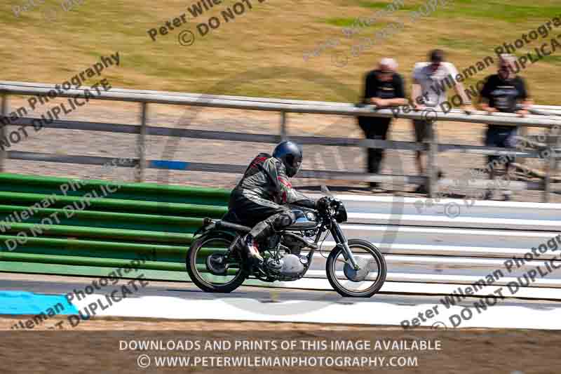 Vintage motorcycle club;eventdigitalimages;mallory park;mallory park trackday photographs;no limits trackdays;peter wileman photography;trackday digital images;trackday photos;vmcc festival 1000 bikes photographs